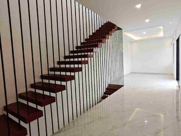 Rumah baru dalam townhouse dekat kebagusan