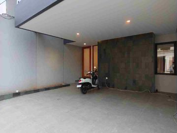 Rumah baru dalam townhouse dekat kebagusan