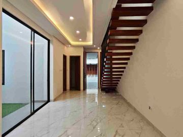 Rumah baru dalam townhouse dekat kebagusan
