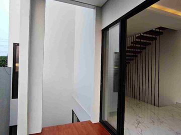 Rumah baru dalam townhouse dekat kebagusan