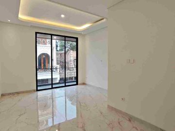 Rumah baru dalam townhouse dekat kebagusan
