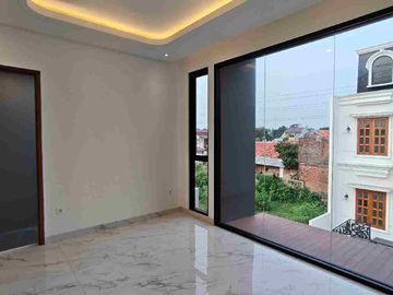 Rumah baru dalam townhouse dekat kebagusan