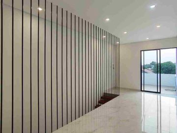 Rumah baru dalam townhouse dekat kebagusan