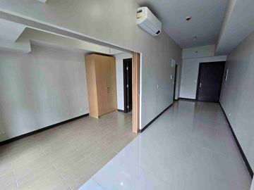 Uptown BGC 1 Bedroom with Balcony 41.50 Rent to Own Condo 10% DP Move In
