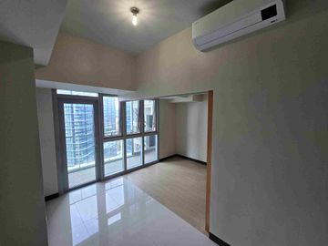Uptown BGC 1 Bedroom with Balcony 41.50 Rent to Own Condo 10% DP Move In
