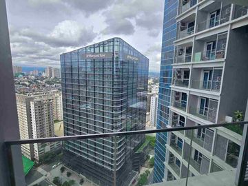 Uptown BGC 1 Bedroom with Balcony 41.50 Rent to Own Condo 10% DP Move In