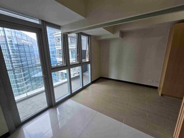 Uptown BGC 1 Bedroom with Balcony 41.50 Rent to Own Condo 10% DP Move In