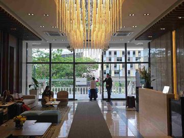 Uptown BGC 1 Bedroom with Balcony 41.50 Rent to Own Condo 10% DP Move In