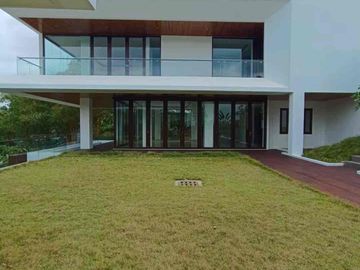 The Pinnacle of Luxury Living: Rumah Mewah Super Luas di Panbil Residence Batam
