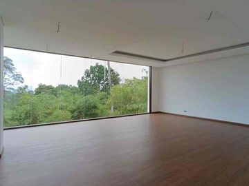 The Pinnacle of Luxury Living: Rumah Mewah Super Luas di Panbil Residence Batam