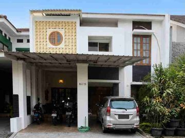 DIJUAL – Rumah 2 Lantai 5 KT Semi Furnished Dekat Living World 🏠🎒✨
