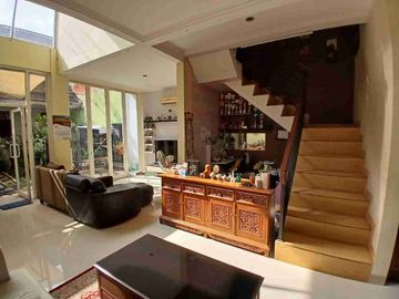 DIJUAL – Rumah 2 Lantai 5 KT Semi Furnished Dekat Living World 🏠🎒✨