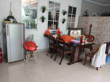 DIJUAL – Rumah 2 Lantai 5 KT Semi Furnished Dekat Living World 🏠🎒✨