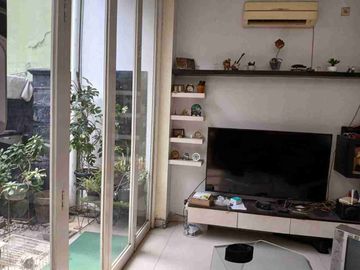 DIJUAL – Rumah 2 Lantai 5 KT Semi Furnished Dekat Living World 🏠🎒✨