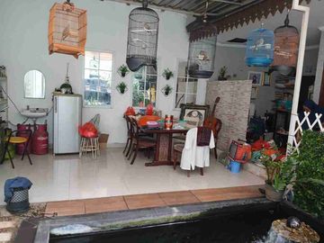 DIJUAL – Rumah 2 Lantai 5 KT Semi Furnished Dekat Living World 🏠🎒✨