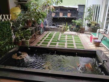 DIJUAL – Rumah 2 Lantai 5 KT Semi Furnished Dekat Living World 🏠🎒✨