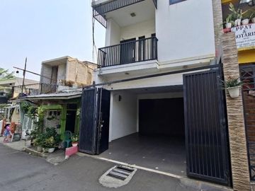 Rumah 3 Lantai + Rooftop di Pasar Rebo - Hunian & Investasi dalam 1 Property