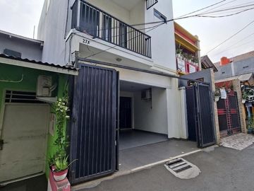 Rumah 3 Lantai + Rooftop di Pasar Rebo - Hunian & Investasi dalam 1 Property
