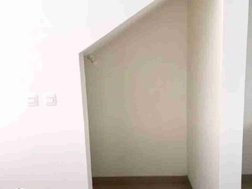 Disewakan Rumah Baru 2 Lantai Suvarna Sutera