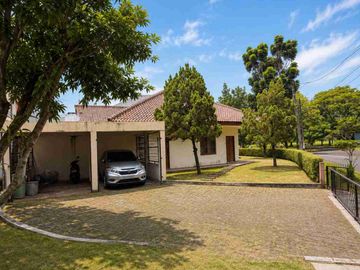 DIJUAL – Hunian Asri Halaman Super Lapang di BSD City 🏠🌿✨