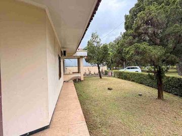 DIJUAL – Hunian Asri Halaman Super Lapang di BSD City 🏠🌿✨
