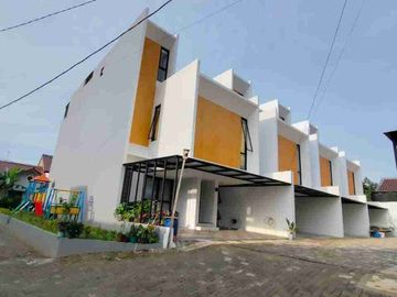 Rumah 3 Lantai Siap Huni Strategis Dekat Tol JOR, Bekasi