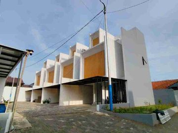 Rumah 3 Lantai Siap Huni Strategis Dekat Tol JOR, Bekasi