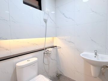 Murah!! Dijual Rumah 4 Lantai Semi Furnished Dekat Meruya Jakarta Barat