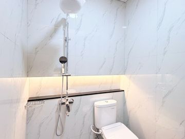 Murah!! Dijual Rumah 4 Lantai Semi Furnished Dekat Meruya Jakarta Barat