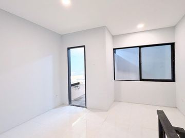 Murah!! Dijual Rumah 4 Lantai Semi Furnished Dekat Meruya Jakarta Barat