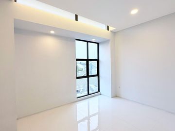 Murah!! Dijual Rumah 4 Lantai Semi Furnished Dekat Meruya Jakarta Barat