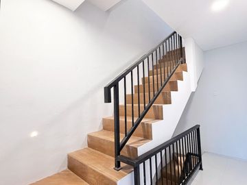 Murah!! Dijual Rumah 4 Lantai Semi Furnished Dekat Meruya Jakarta Barat