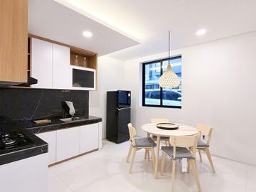 Murah!! Dijual Rumah 4 Lantai Semi Furnished Dekat Meruya Jakarta Barat