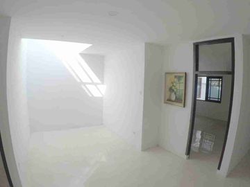 rumah sewa greenville lebar 7,5m hadap timur di jakarta barat