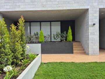 DUPLEX TRES HABITACIONES CENTRO HISTÓRICO CUENCA