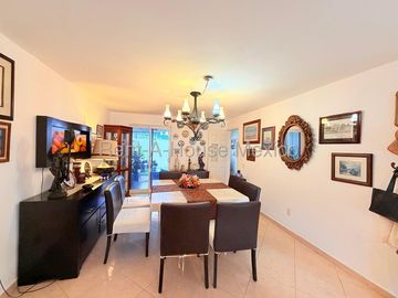 Casa en Venta con 2 Estacionamientos | Santa Fe Juriquilla RM411