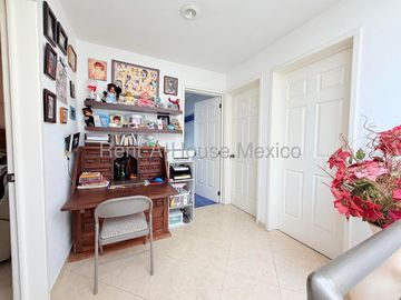 Casa en Venta con 2 Estacionamientos | Santa Fe Juriquilla RM411