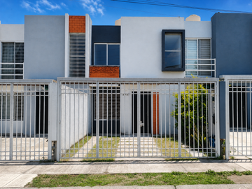Casa en Venta en Parques de Santa Cruz del Valle, Tlaquepaque