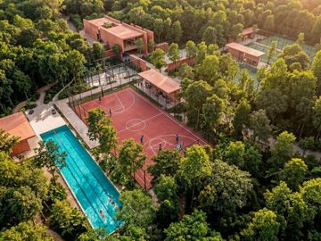 Terreno unifamiliar en venta con albercas, gimnasio, cine y áreas verdes
