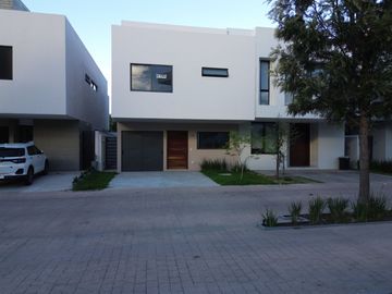 Casa nueva en renta c Roof Garden en Bosquetto | Zona Solares - Bosques Vallarta