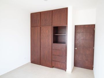 Casa en Venta en El Centenario con Casa Club Independiente y Casa con Espectacular Rooftop con Pérgola