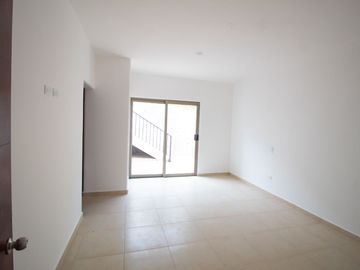 Casa en Venta en El Centenario con Casa Club Independiente y Casa con Espectacular Rooftop con Pérgola