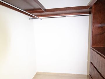 Casa en Venta en El Centenario con Casa Club Independiente y Casa con Espectacular Rooftop con Pérgola