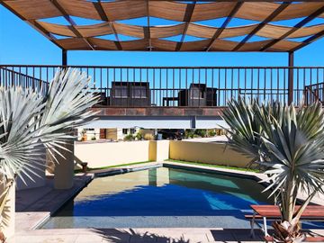 Casa en Venta en El Centenario con Casa Club Independiente y Casa con Espectacular Rooftop con Pérgola