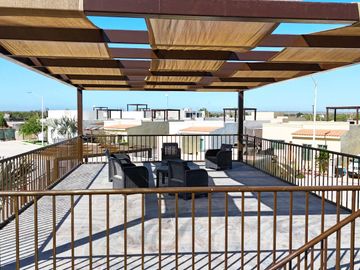Casa en Venta en El Centenario con Casa Club Independiente y Casa con Espectacular Rooftop con Pérgola