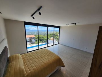 CASA BELLAVISTA II DE DOS NIVELES CON JARDÍN, ALBERCA CLIMATIZADA, JACUZZI Y PALAPA EN RANCHO SAN DIEGO.