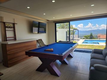 CASA BELLAVISTA II DE DOS NIVELES CON JARDÍN, ALBERCA CLIMATIZADA, JACUZZI Y PALAPA EN RANCHO SAN DIEGO.