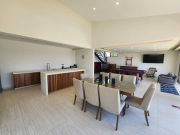 CASA BELLAVISTA II DE DOS NIVELES CON JARDÍN, ALBERCA CLIMATIZADA, JACUZZI Y PALAPA EN RANCHO SAN DIEGO.