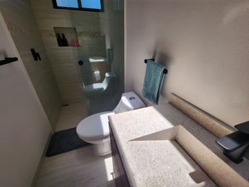 CASA BELLAVISTA II DE DOS NIVELES CON JARDÍN, ALBERCA CLIMATIZADA, JACUZZI Y PALAPA EN RANCHO SAN DIEGO.