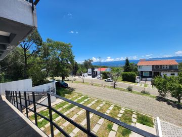 CASA BELLAVISTA II DE DOS NIVELES CON JARDÍN, ALBERCA CLIMATIZADA, JACUZZI Y PALAPA EN RANCHO SAN DIEGO.
